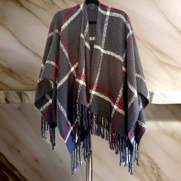 Women’s Shawl Wrap with Fringe in Plaid Design One Size New! - Picture 2 of 9